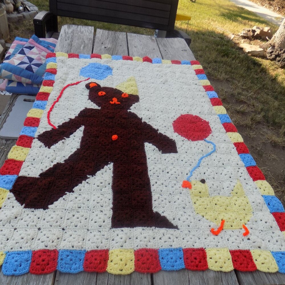 Afghan Granny Square Bear, Balloon Duck Vintage, Baby Afghan,
